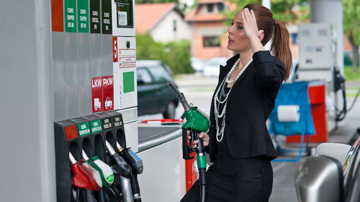 Se puede mezclar gasolina premium con gasolina regular. Qué sucede?