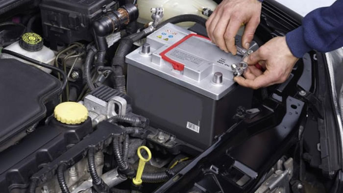 Cómo cambiar la batería de un automóvil de manera segura